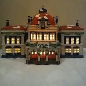 Dept. 56 Victoria Station Dicken's Village Series
